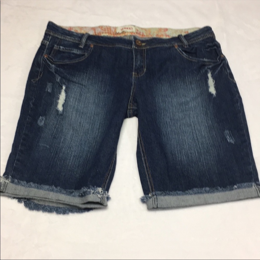 New Bongo denim distressed shorts size 17